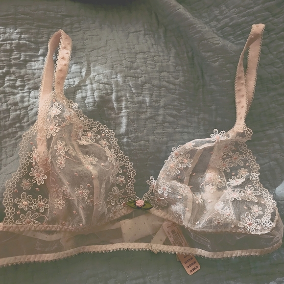**SOLD ON OTHER PLATFORM** NWT For Love and Lemons Evie Lace Bralette - Picture 6 of 6